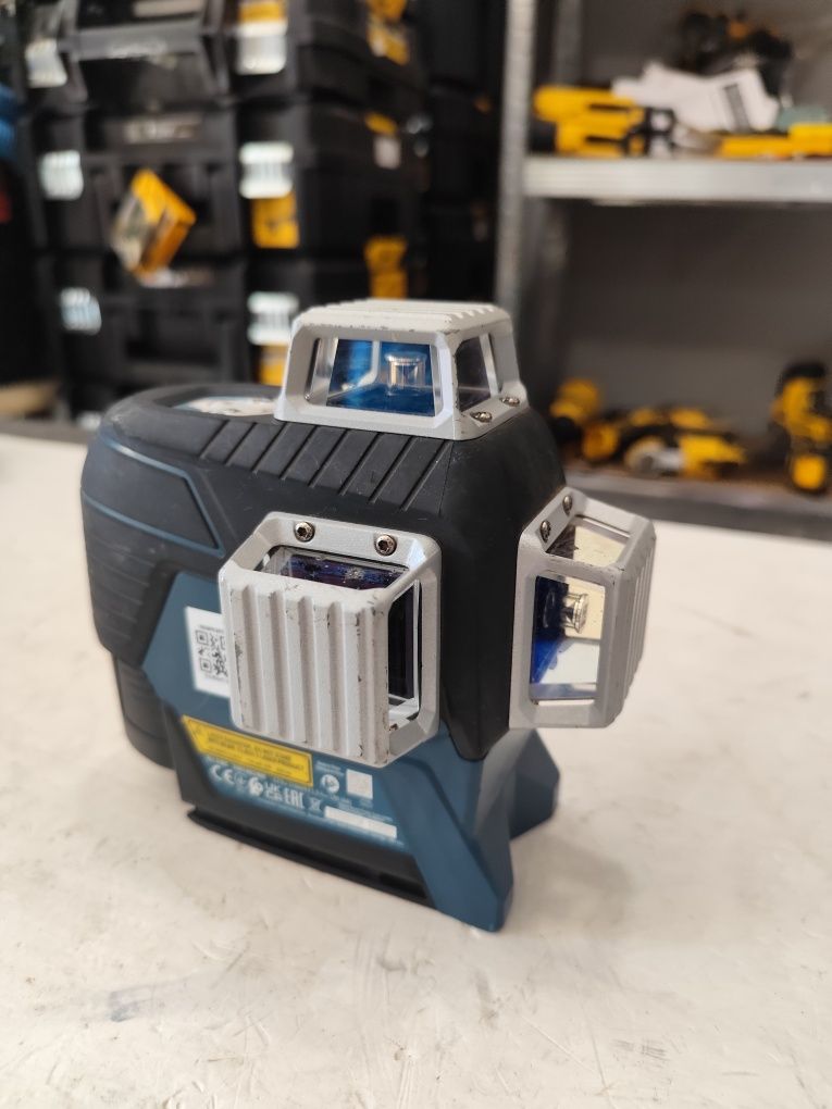 3Д лазерен нивелир Бош 360° Bosch GLL 3-80 C + 3Ah