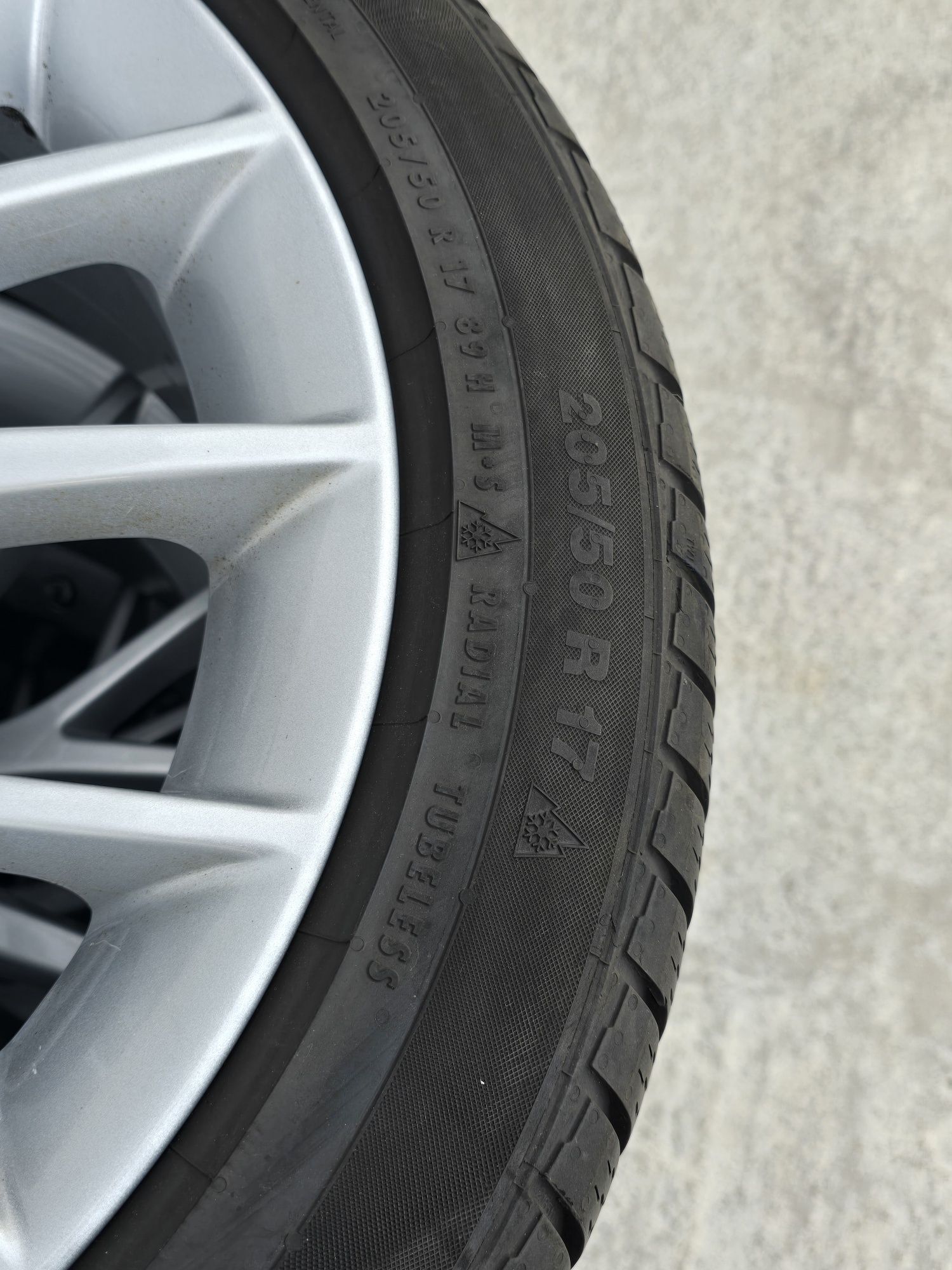 4 Броя 205/50/17 Continental 2x6,6mm 2x6mm RunFlat