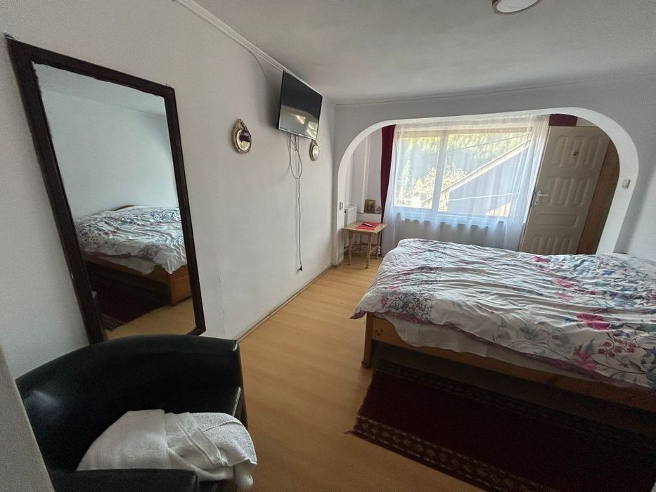 Pensiune cu teren spre vânzare