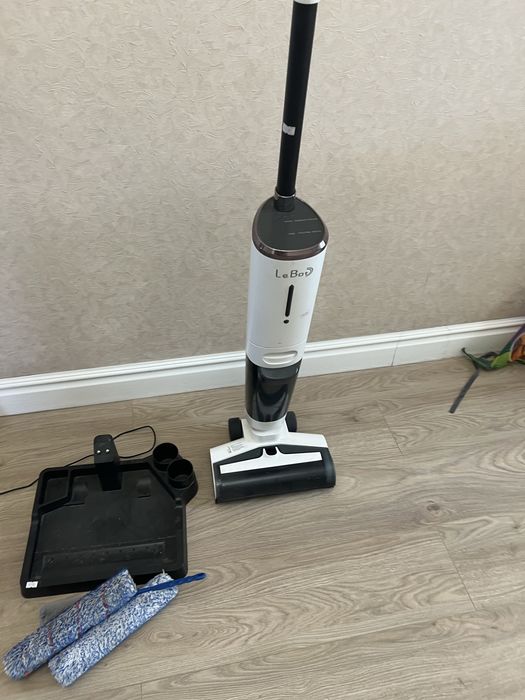 продам пылесос выртикальный. моющий 2в1  Le -bot