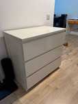 Vand comoda Ikea 20 RON