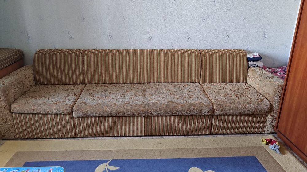 Мягкий диван для гостиной