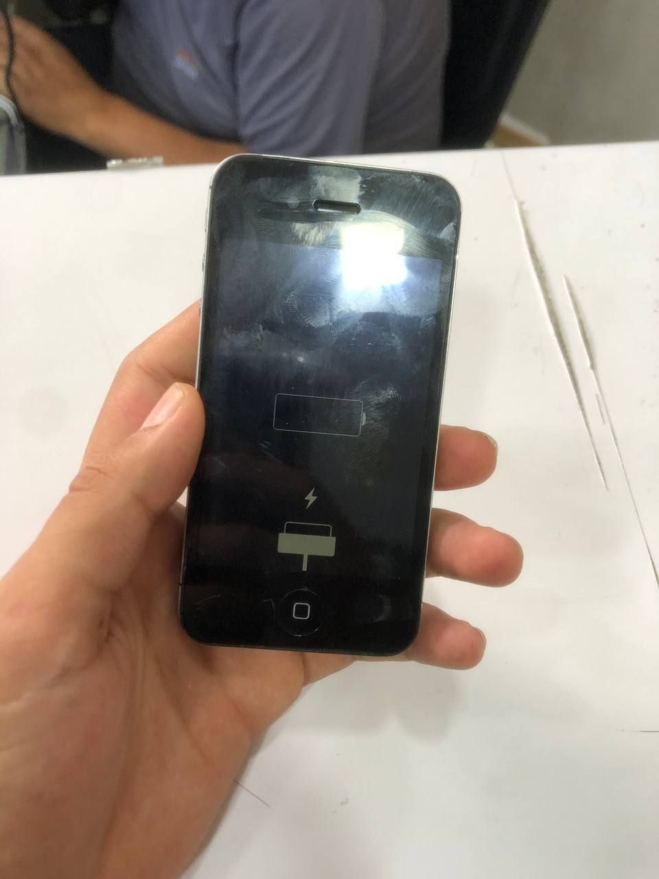 Iphone 4 s qora rang