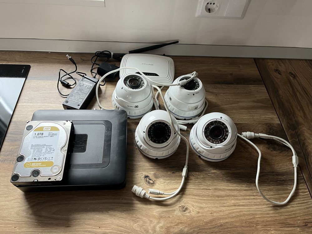 Sistem complet camere supraveghere