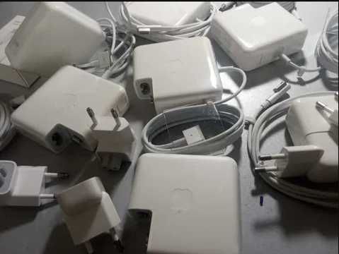на MacBook зарядка - блок питания