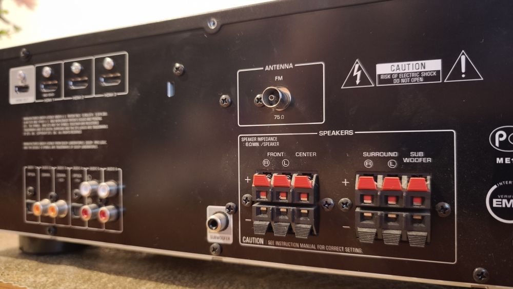 Receiver amplificator Yamaha HTR 2064, 5.1 la 80w Rms/canal impecabil