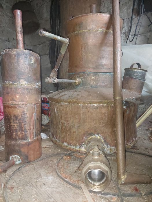 Vand Cazan de tuica cu amestecator lateral din tabla de arama de 100 a
