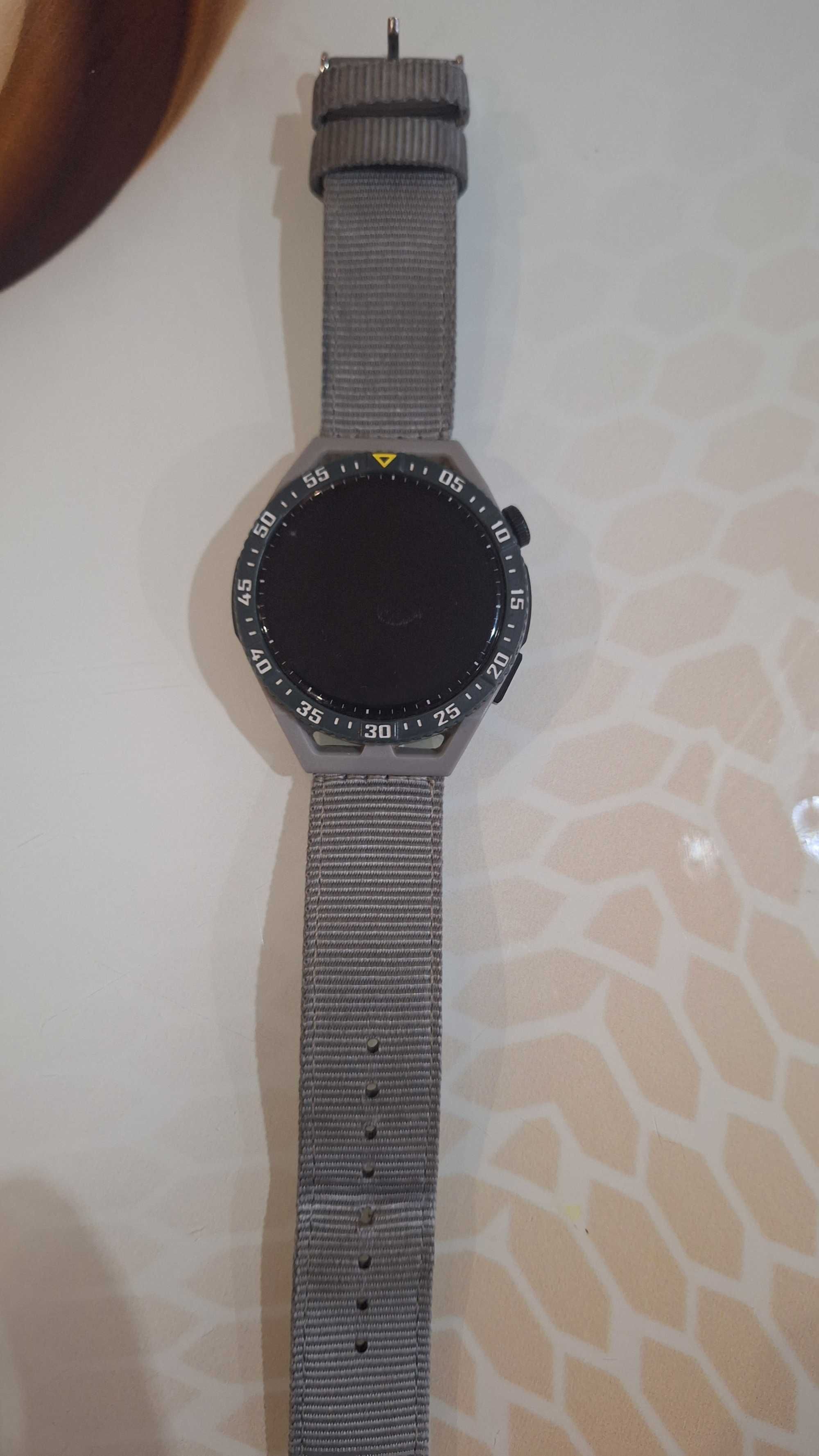 Смарт часовник Huawei watch GT 3 SE + аксесоари и притектори.
