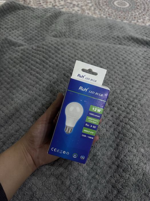 Есть в наличий Лампочки LED R&H 12 W новая