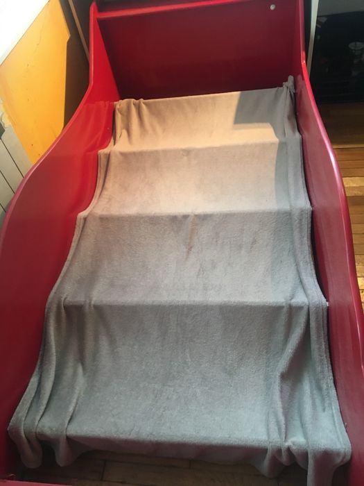 Легло кола с фарове