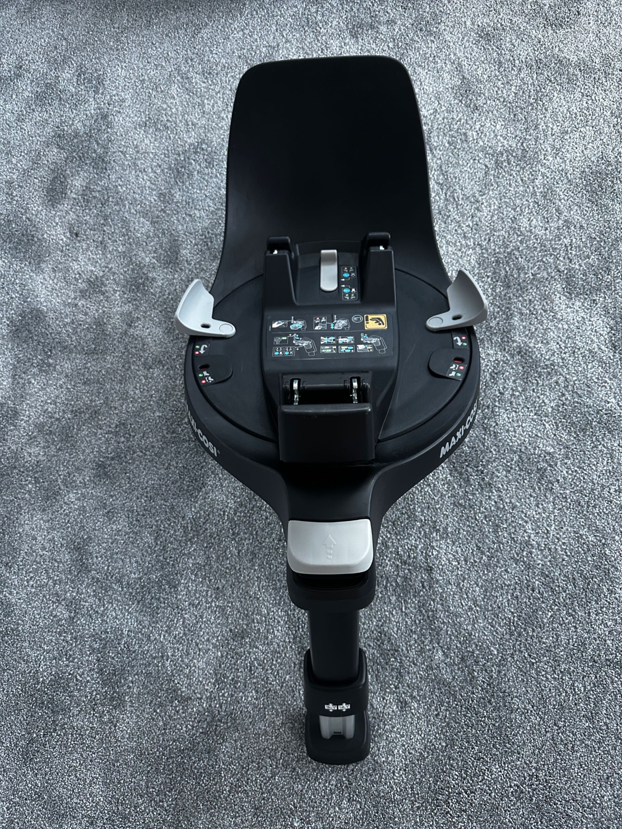 Стол за кола 0-13 кг / 40-83см Maxi Cosi Pebble 360 и isofix база .