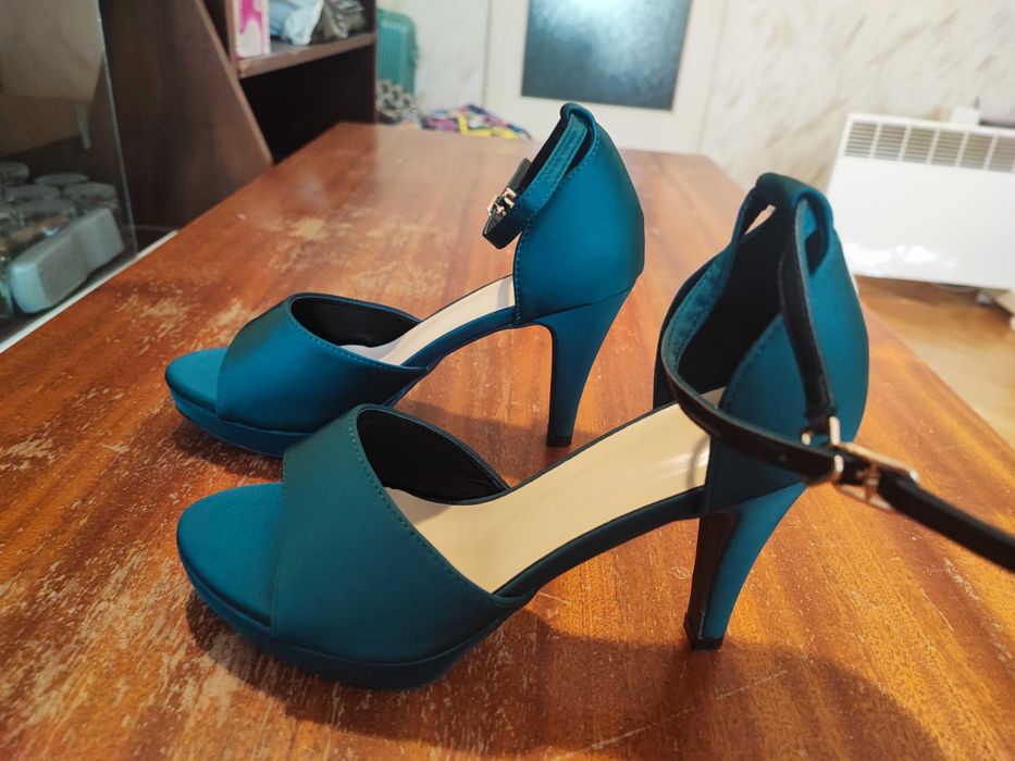 Обувки, Отворени с висок ток в тъмно Зелено-Нови.