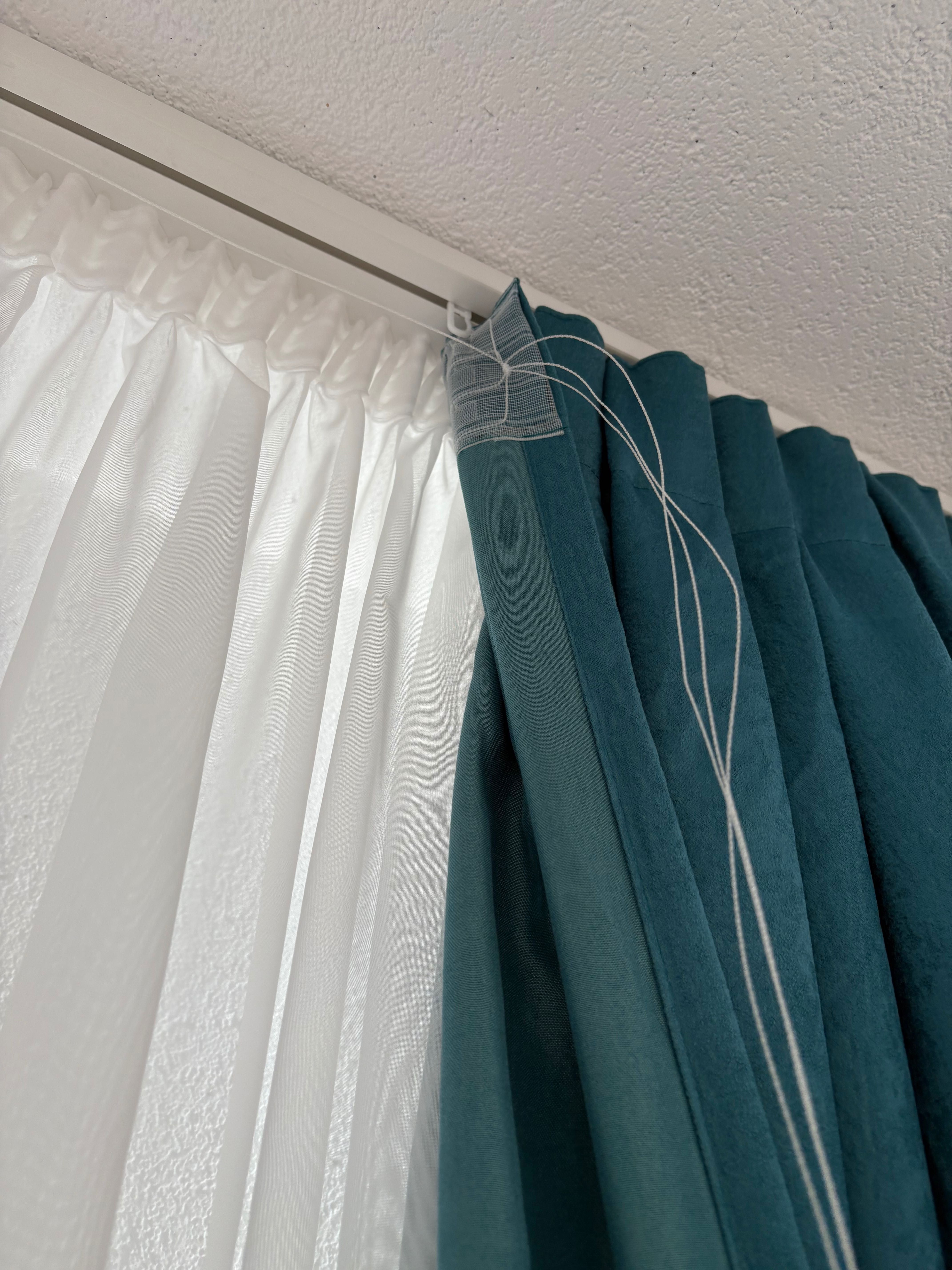 Vând Set draperii a câte două bucăți de 2,5 / 3m - dispun de 3 seturi