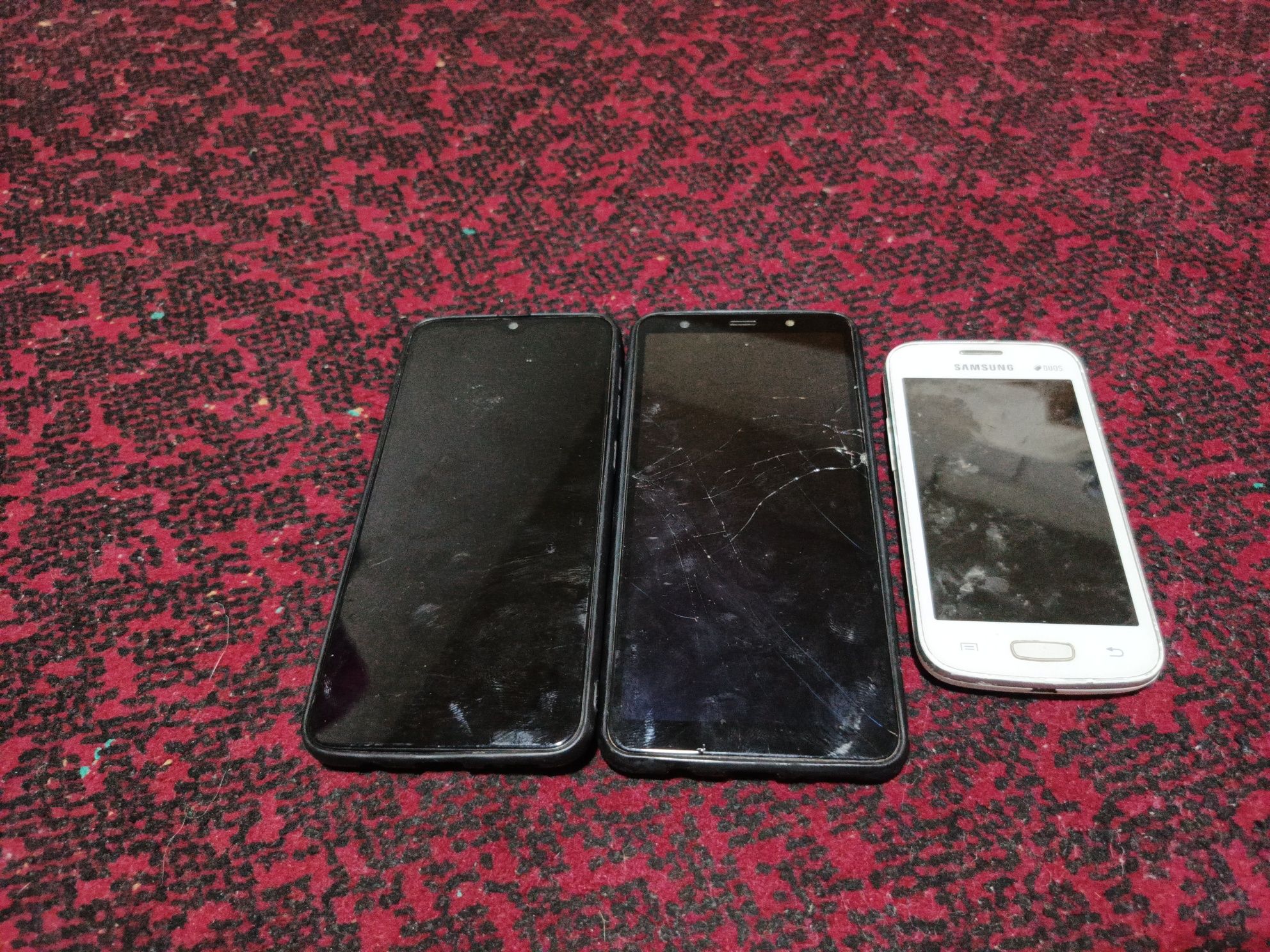 Zapchastga telefon sotiladi. Ishlaydigan telefonlar