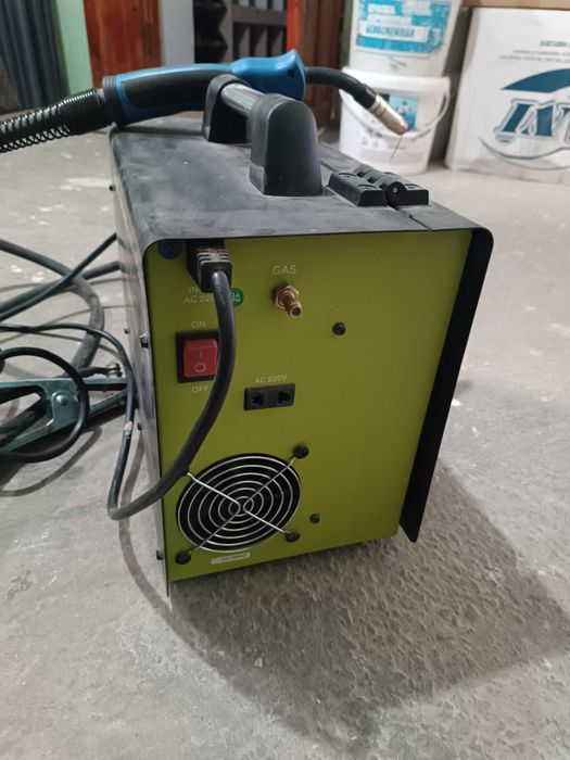 Продается сварочный аппарат 3/1 почти не использованный