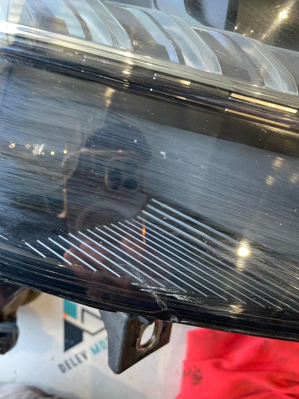 4M8941036 десен фар full led matrix от Audi Q8 2018 г. със забележка