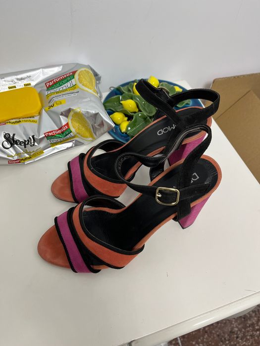 Комплект от два чифта обувки