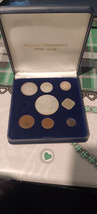 Продавам сребърни монети цялата колекция