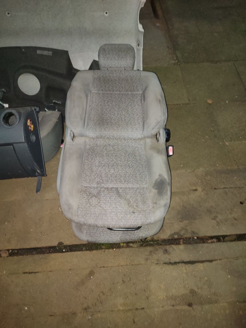 Cutie pentru motor 1.5 e4 logan + alte piese.
