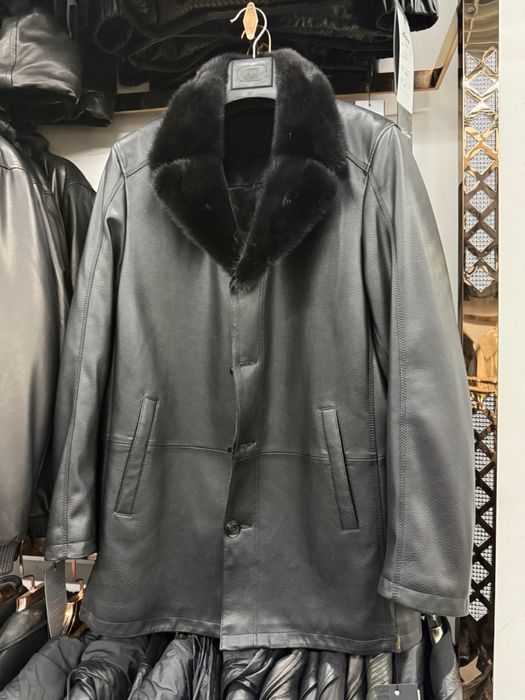 Мужкой сатылады таза кожа,жағасы норка 46-48