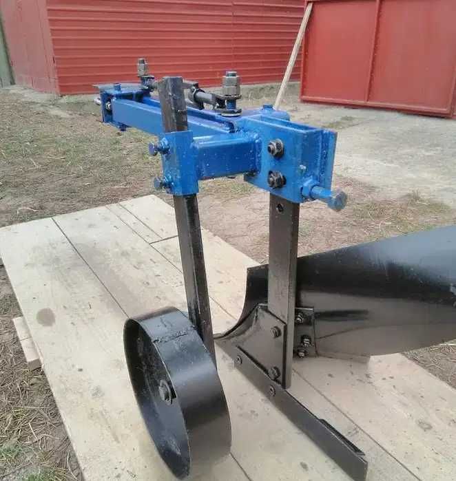 Plug robust pentru motocultor cu reglaje