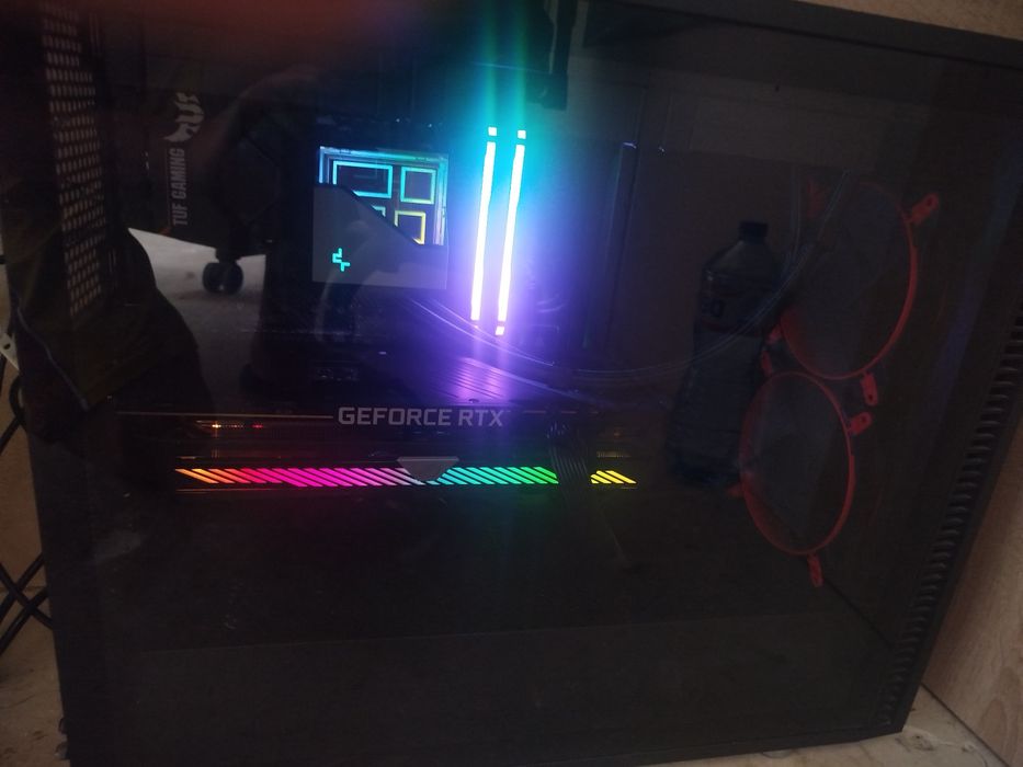 AMD Ryzen 7 3700X (8 ядра / 16 нишки) + стоков охладител