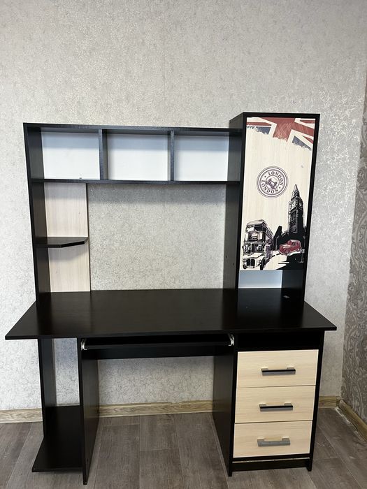 Книжный/письменный стол (компъюьерный)