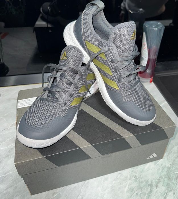 Adidasi adidas marimea 38 jumate