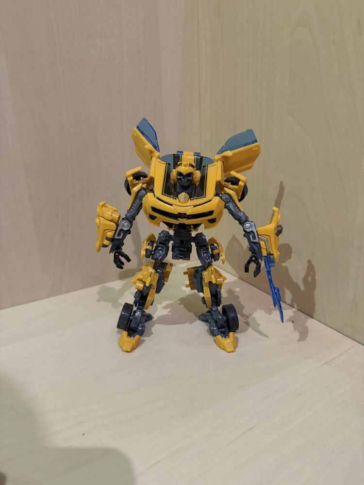 Продавам Transformers фигури