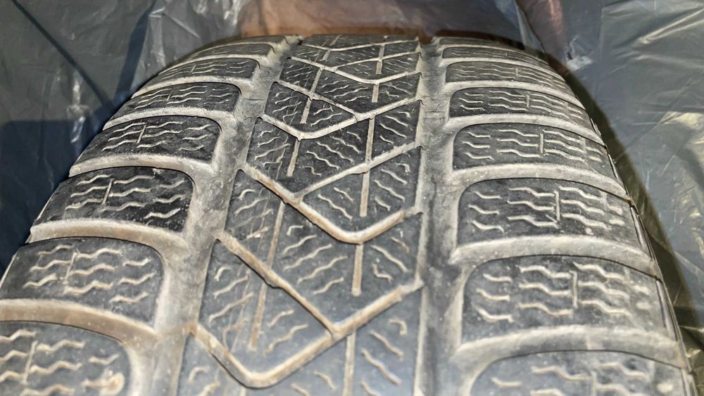 2x Pirelli 215/55 R17 94H M+S Anvelope jarna DOT 2021