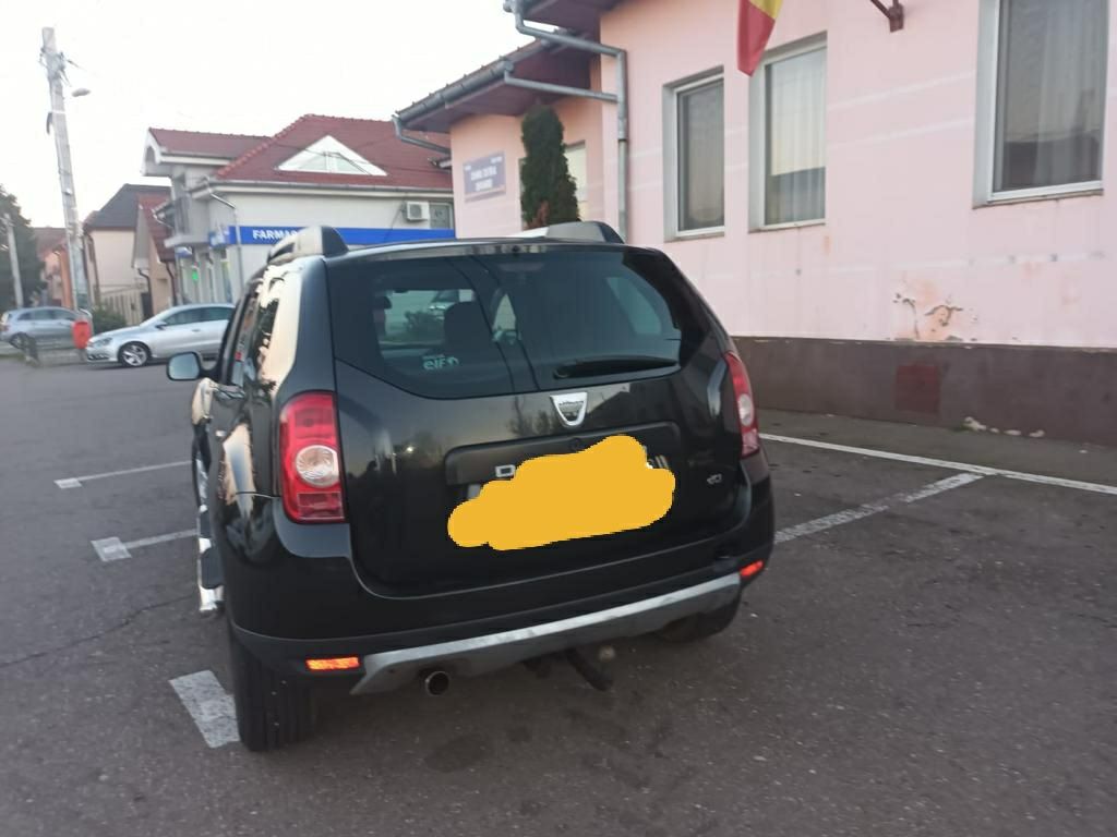 Vând Dacia Duster