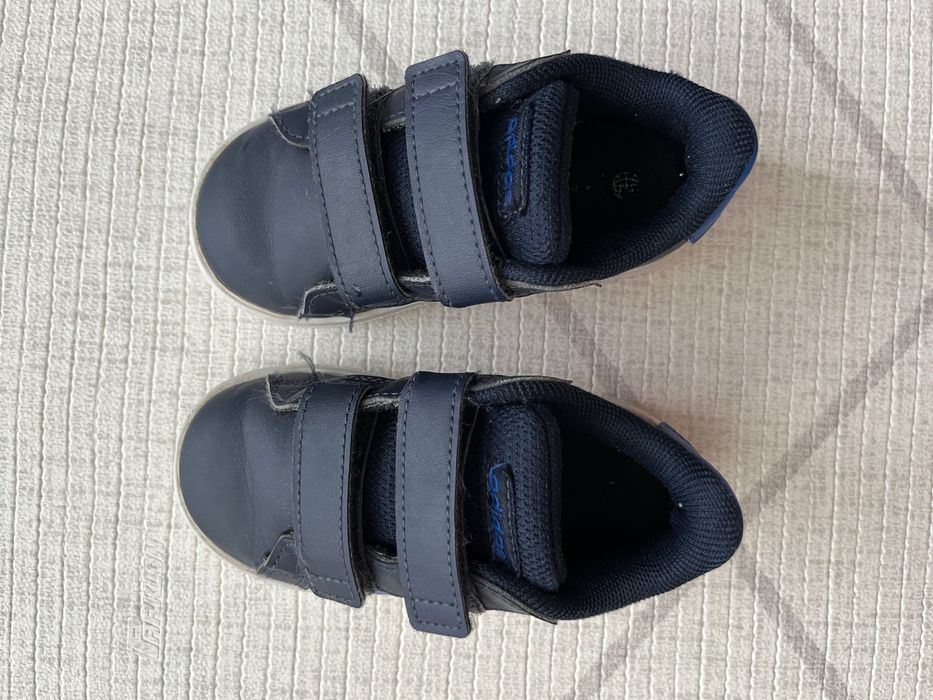 Обувки Adidas – размер 22