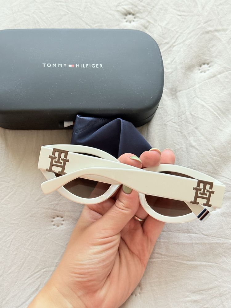 Бели слънчеви очила Tommy Hilfiger
