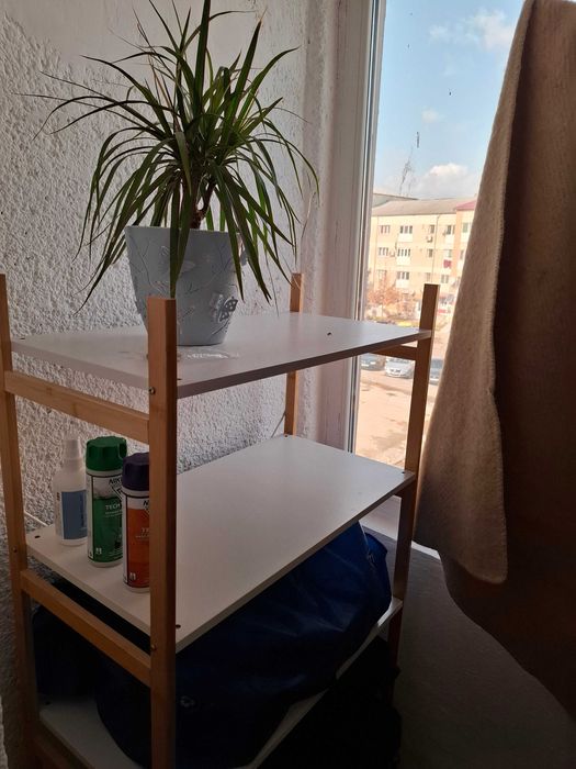 Apartament cu 3 camere, decomandat, etaj 2, zona centrala