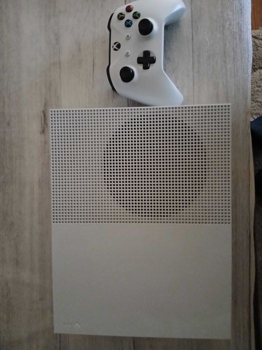 Xbox one s 1тб 1 геймпад
