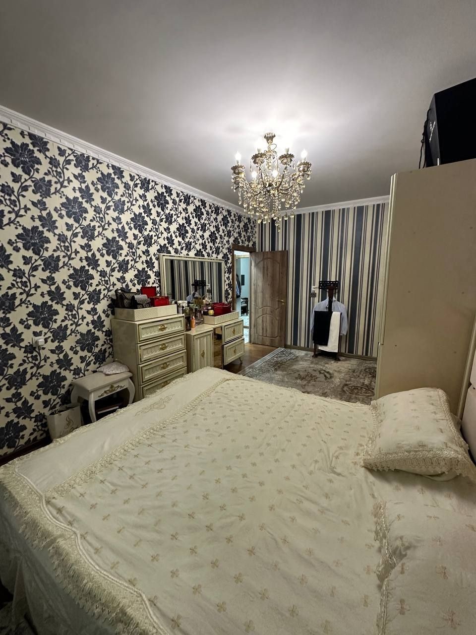 Yunusobod 14 mavze 2 xona 1 etaj sotiladi ipoteka ga xam nejiloy