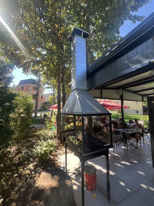 Професионална скара на дървени въглища