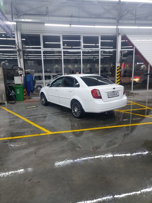 Ласетти сотилади