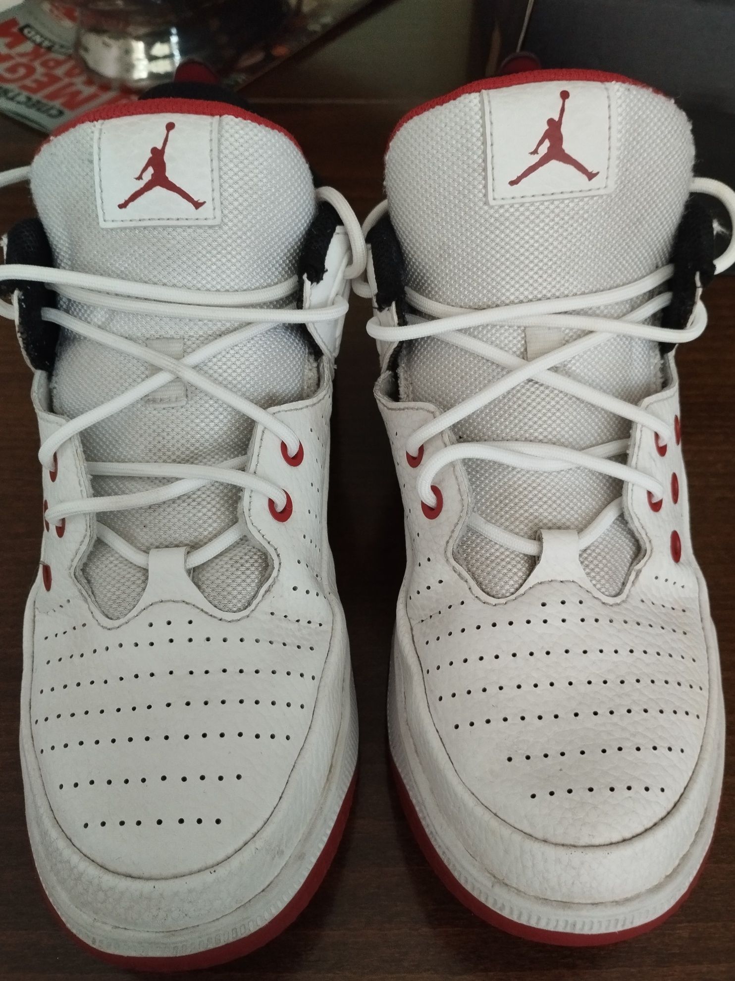 Jordan max aura 5