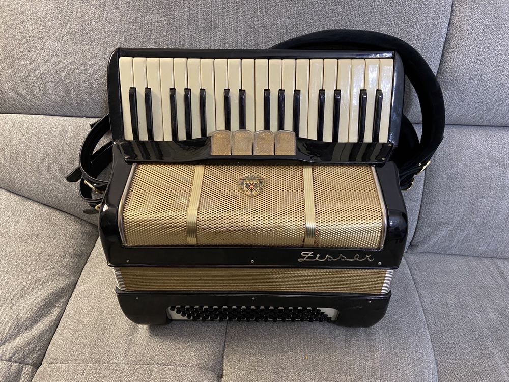 Acordeon austriac cu 80 basi