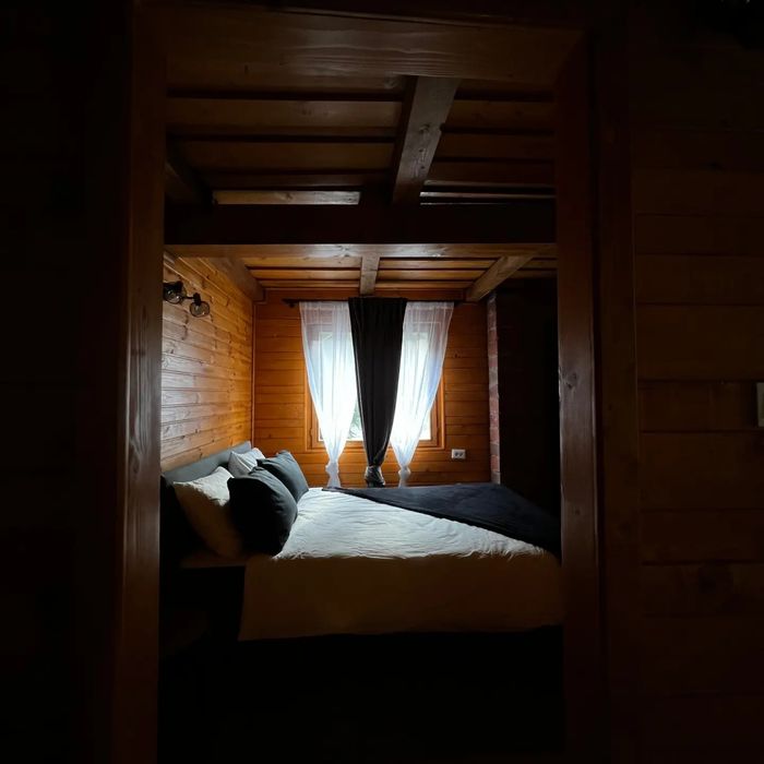 Cabana DRĂGANA pe Valea Drăganului cu ciubăr și acces la rîu!