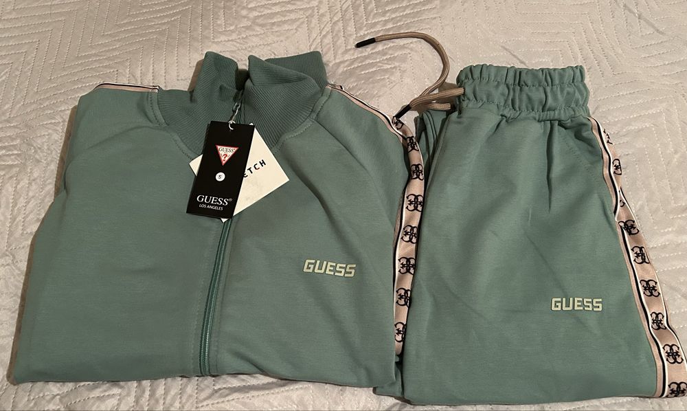 Екип Guess в зелено