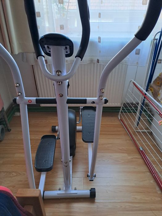 Bicicletă eliptică