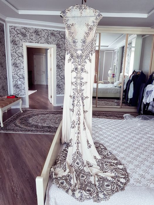 Платье на ұзату или на выпуской