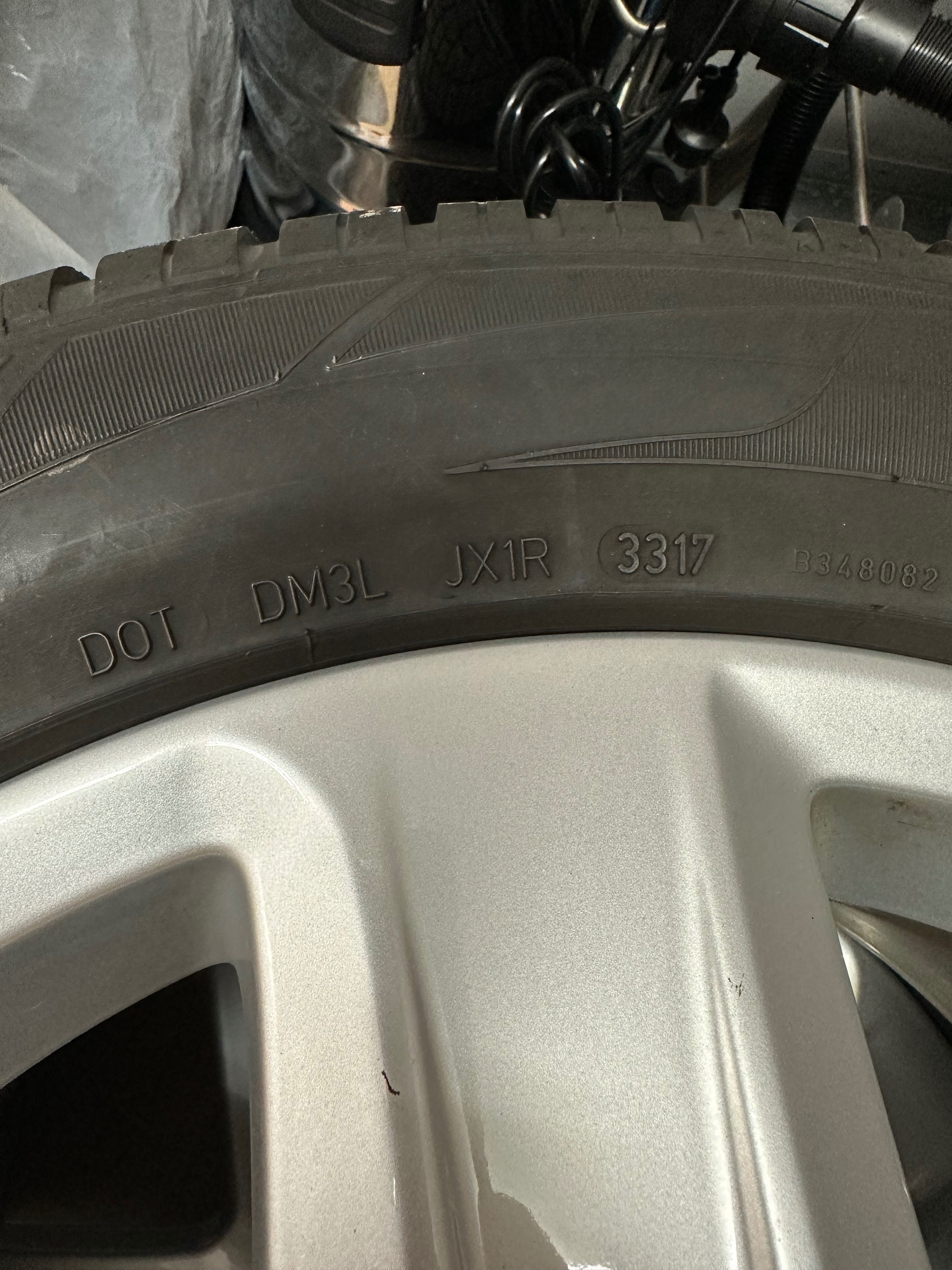 Зимни гуми Dunlop 235/55 R 18 с джанти за Ауди А6