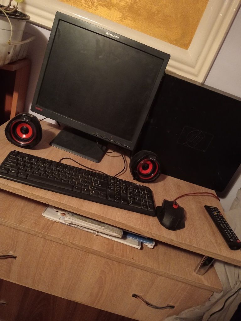 Vând calculator,PC  Lenovo