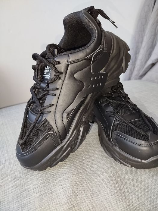 Чисто нови черни сникерси 43 номер