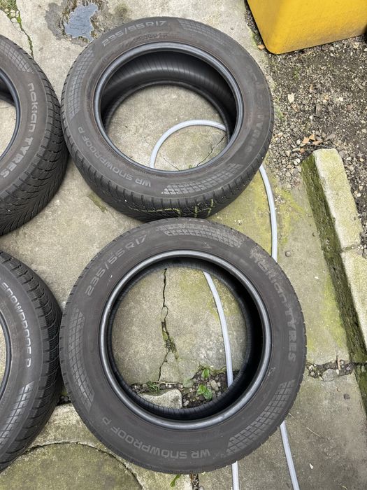 Cauciucuri de iarna 235/55r17
