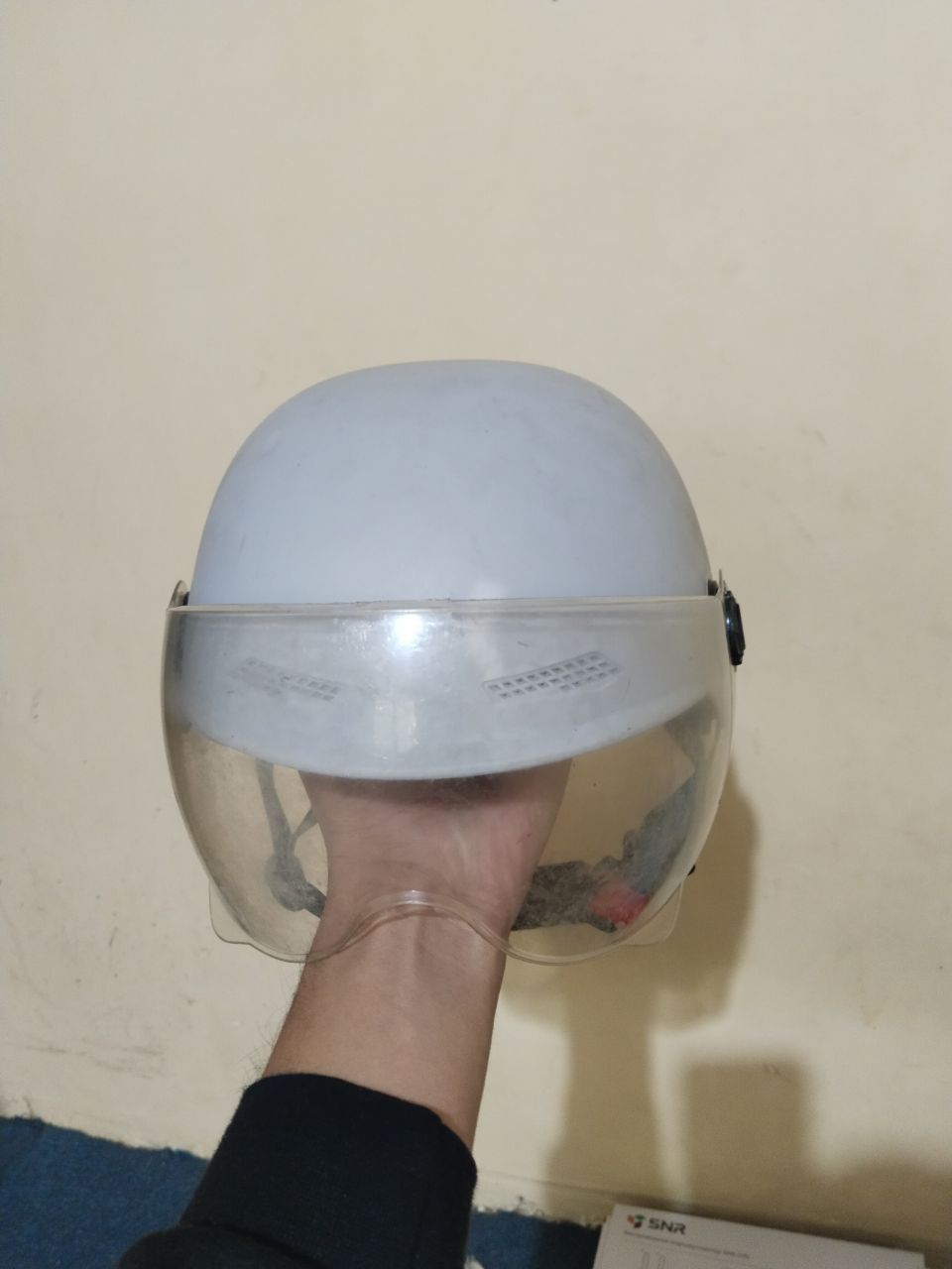 Moto shlem sotiladi