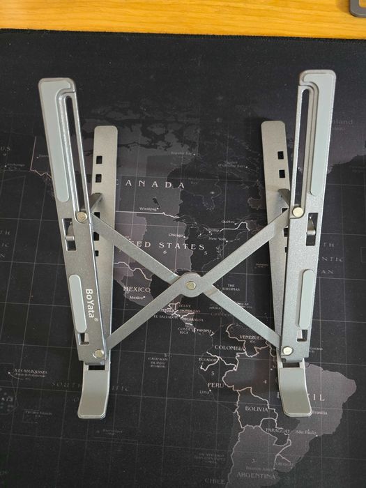 Stand laptop aluminiu pliabil nou – reglabil, cu husa inclusa